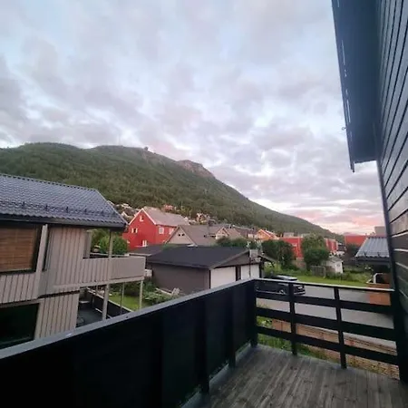 Charming With Terrace And Views Lägenhet Tromsdalen